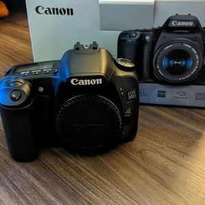 Canon EOS 30D Digital SLR MINT DSLR